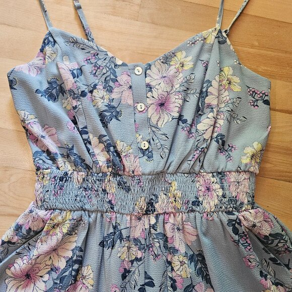Cute light blue floral jumpsuit - Picture 5 of 6